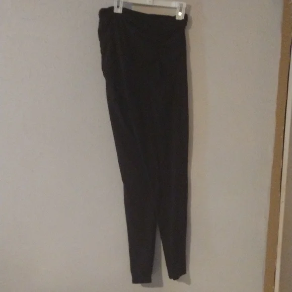 Women’s Black Yoga Pants – Size M  Ultra-Soft, Versatile & Flattering Activewear - Picture 3 of 10